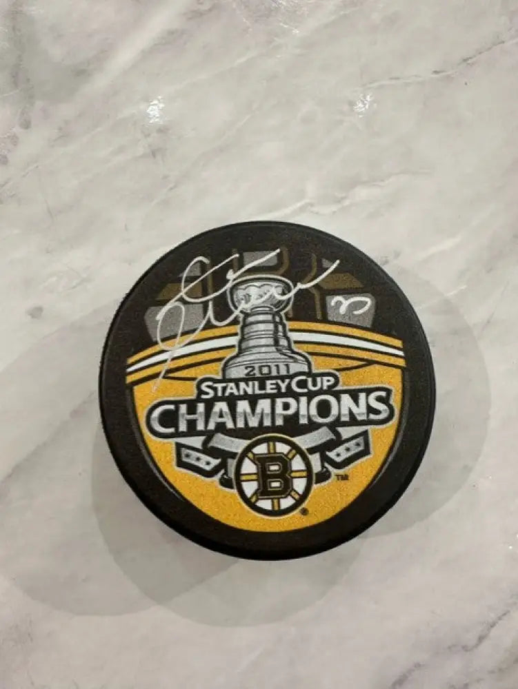 Zdeno Chara Boston Bruins Autographed 2011 Stanley Cup Champions Hockey Puck - Hockey Memorabilia